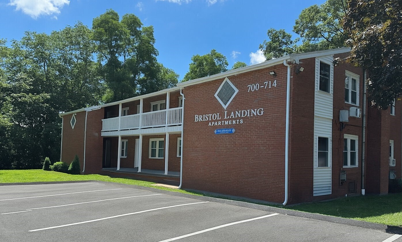 714 Middle St st, Bristol, CT for Sale