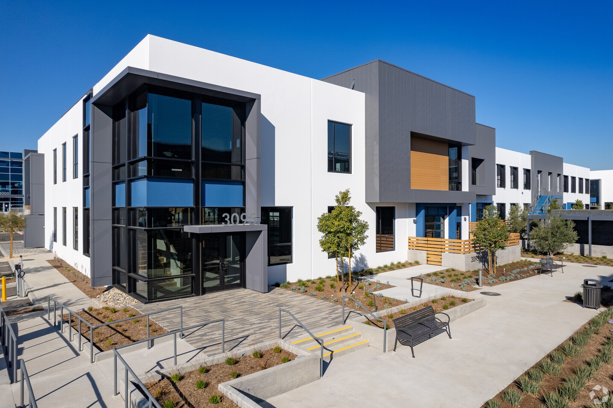 3041-3045 N Hollywood Way, Burbank, CA for Sale