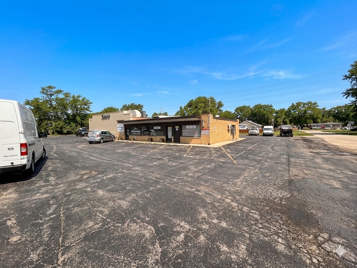 5000 W Elm St, McHenry, IL for Rent