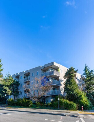 North Vancouver, BC Apartments - 326 West 1st St