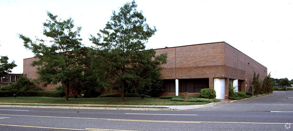 172 New Hwy, Amityville, NY for Rent