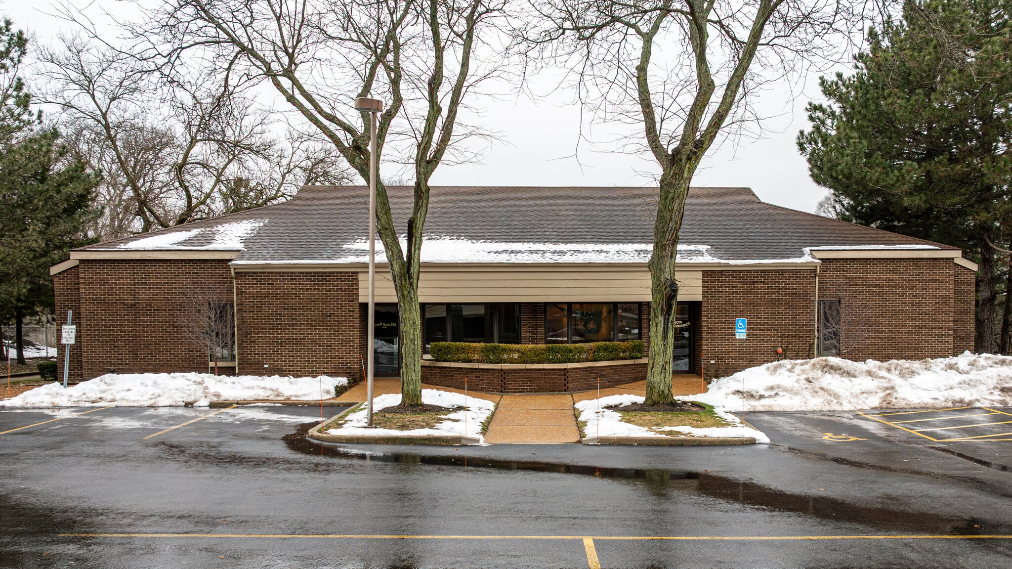 915 N Milwaukee Ave, Libertyville, IL for Rent