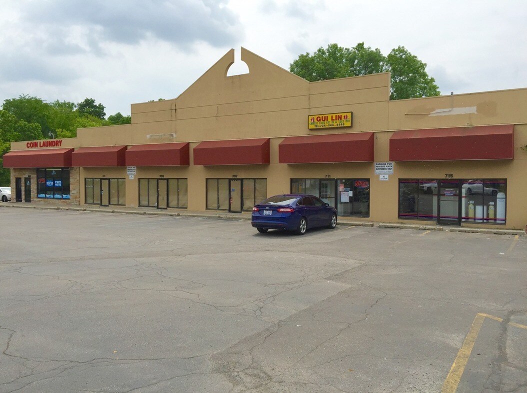 707 W Michigan Ave Saline, MI 48176 Retail Property for Lease on