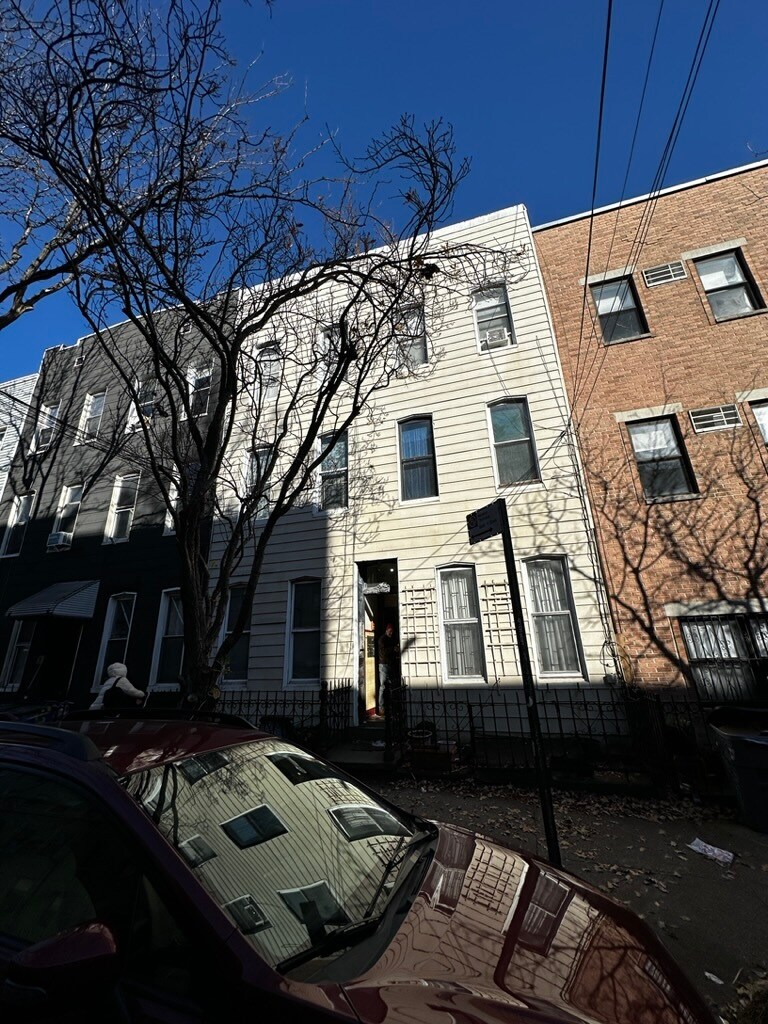 143 N 9th St, Brooklyn, NY for Sale
