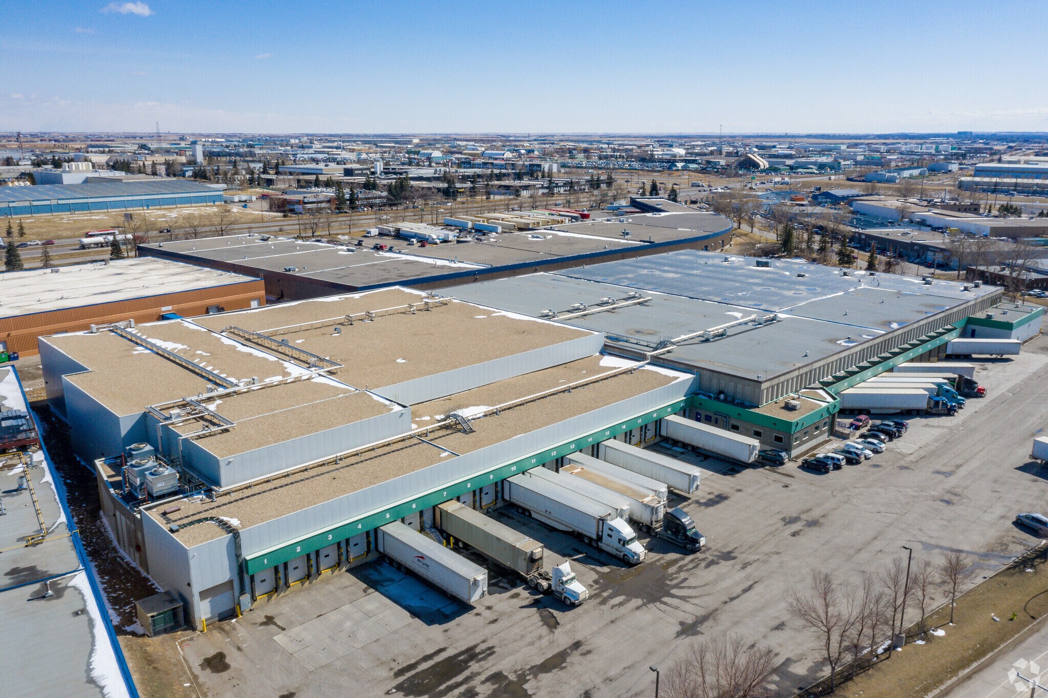 7704 30th St SE, Calgary, AB for Rent