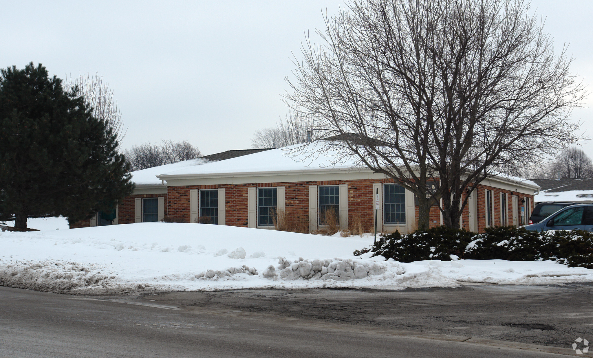 421-425 Williamsburg Dr, Geneva, IL for Rent