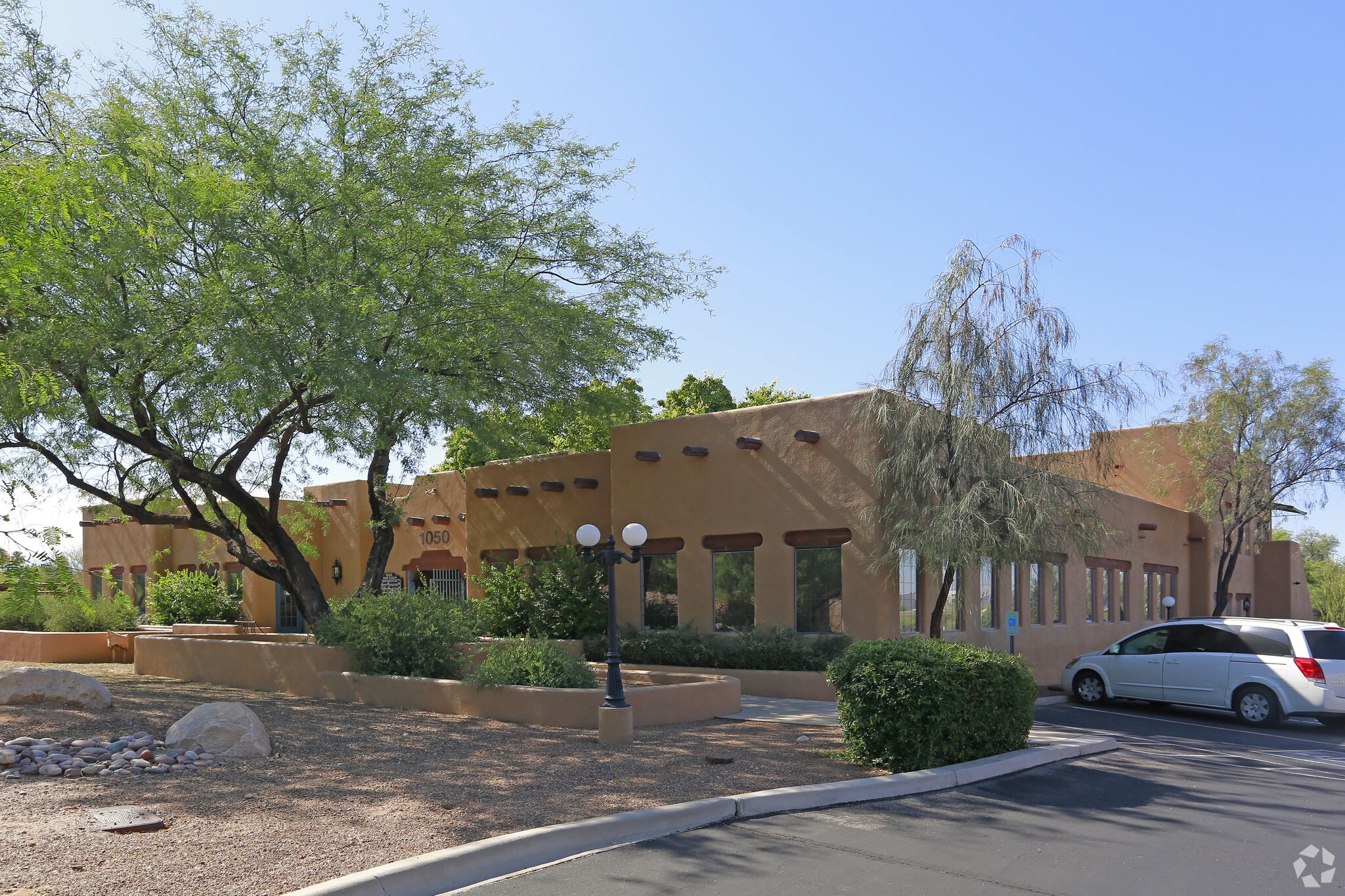 1050 E River Rd, Tucson, AZ for Rent