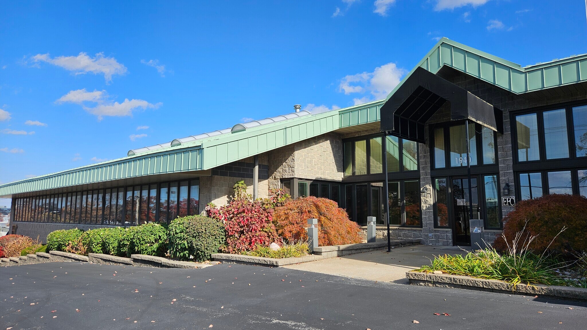 1900-1940 Craigshire Dr, Saint Louis, MO for Sale