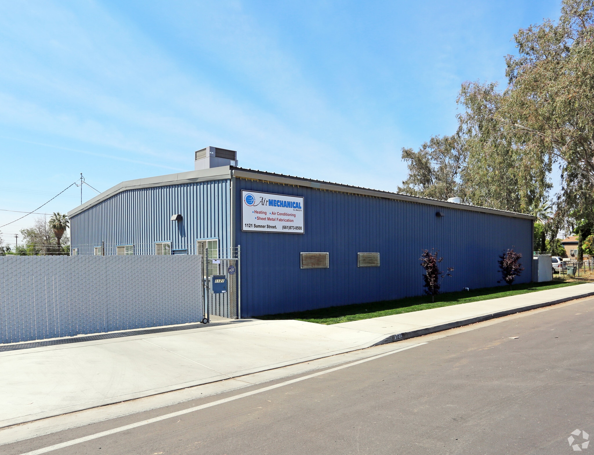 1121 Sumner St, Bakersfield, CA for Sale