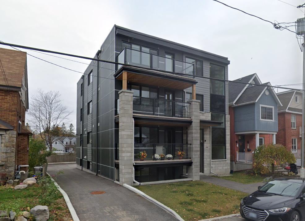 336 Tweedsmuir Av, Ottawa, ON for Sale