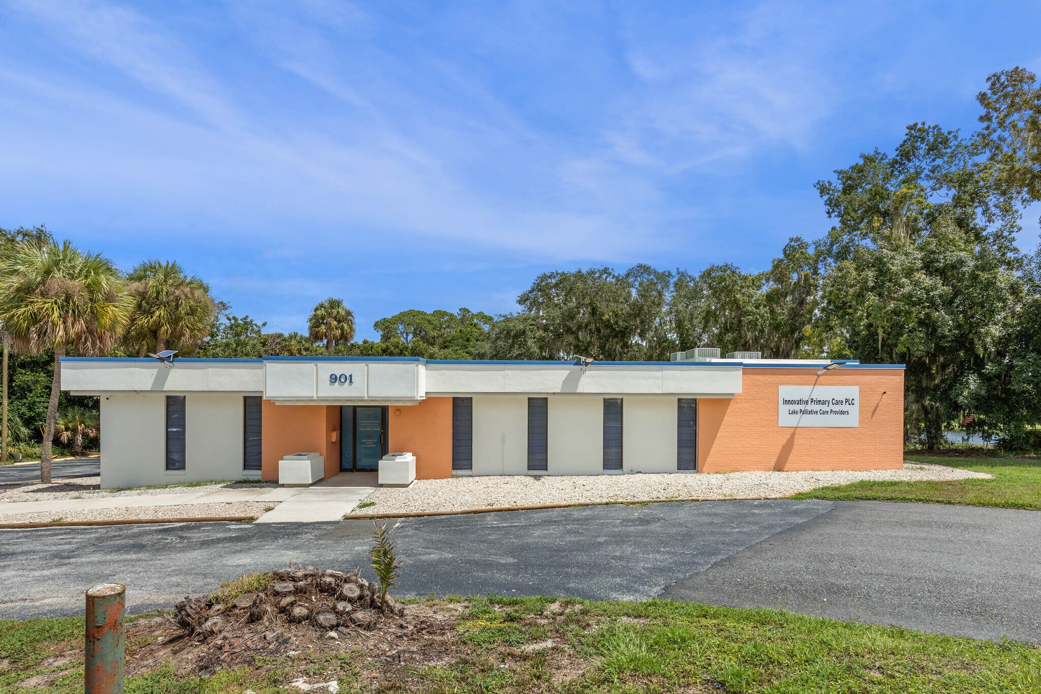 901 N Grove St, Eustis, FL for Sale