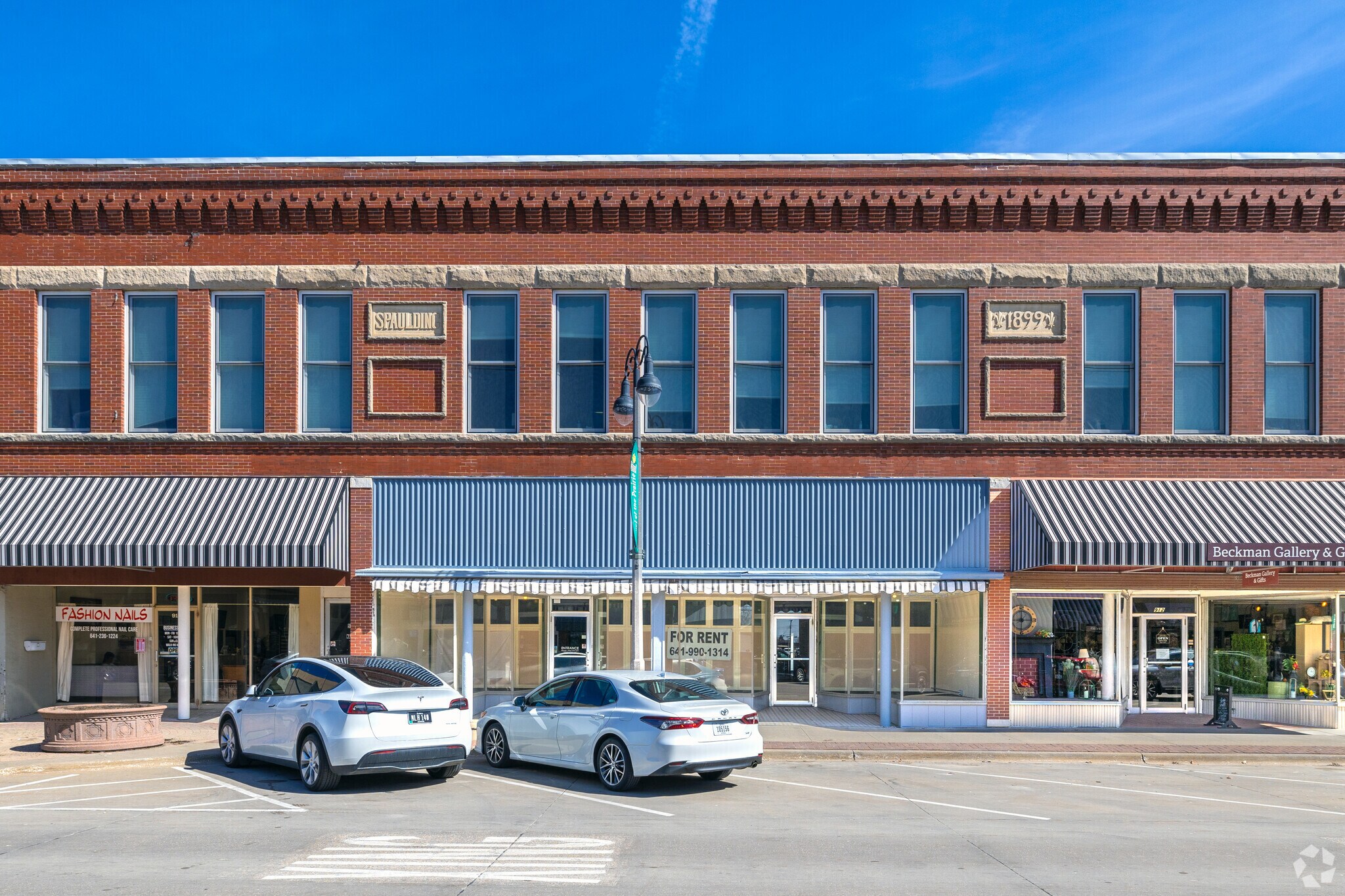 916 Main St, Grinnell, IA for Rent