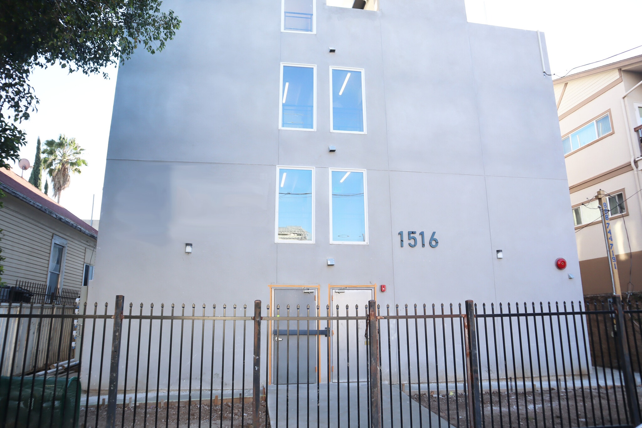 1516 W 12th Pl, Los Angeles, CA for Sale