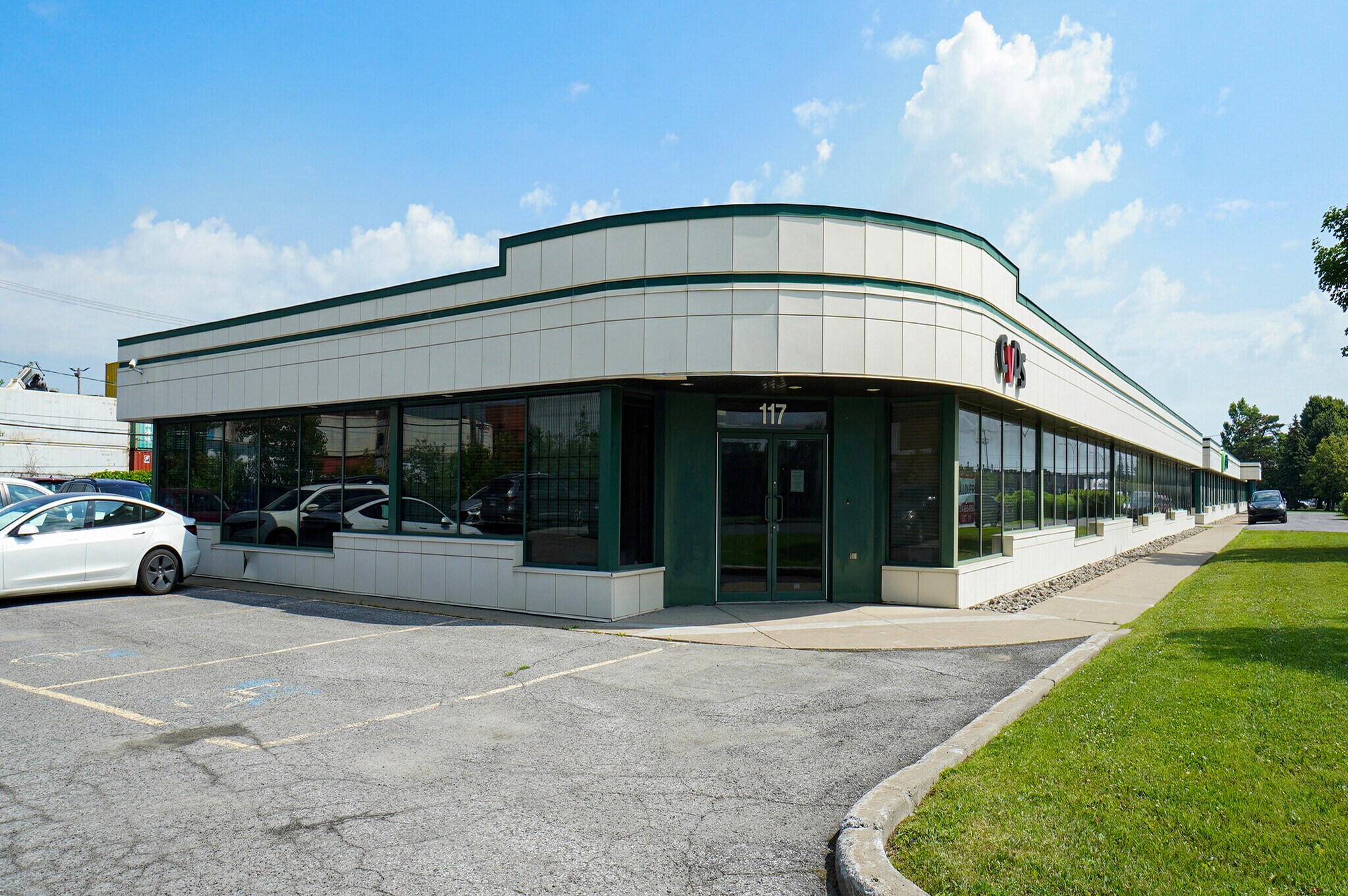 115-117 Boul Brunswick, Pointe-claire, QC for Rent