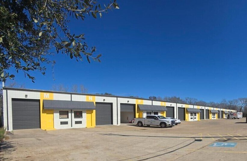 6831 Broadway St, Pearland, TX for Rent