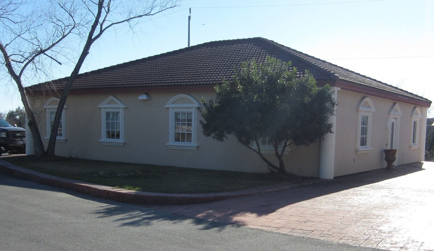 1425 Universal City Blvd, Universal City, TX for Rent