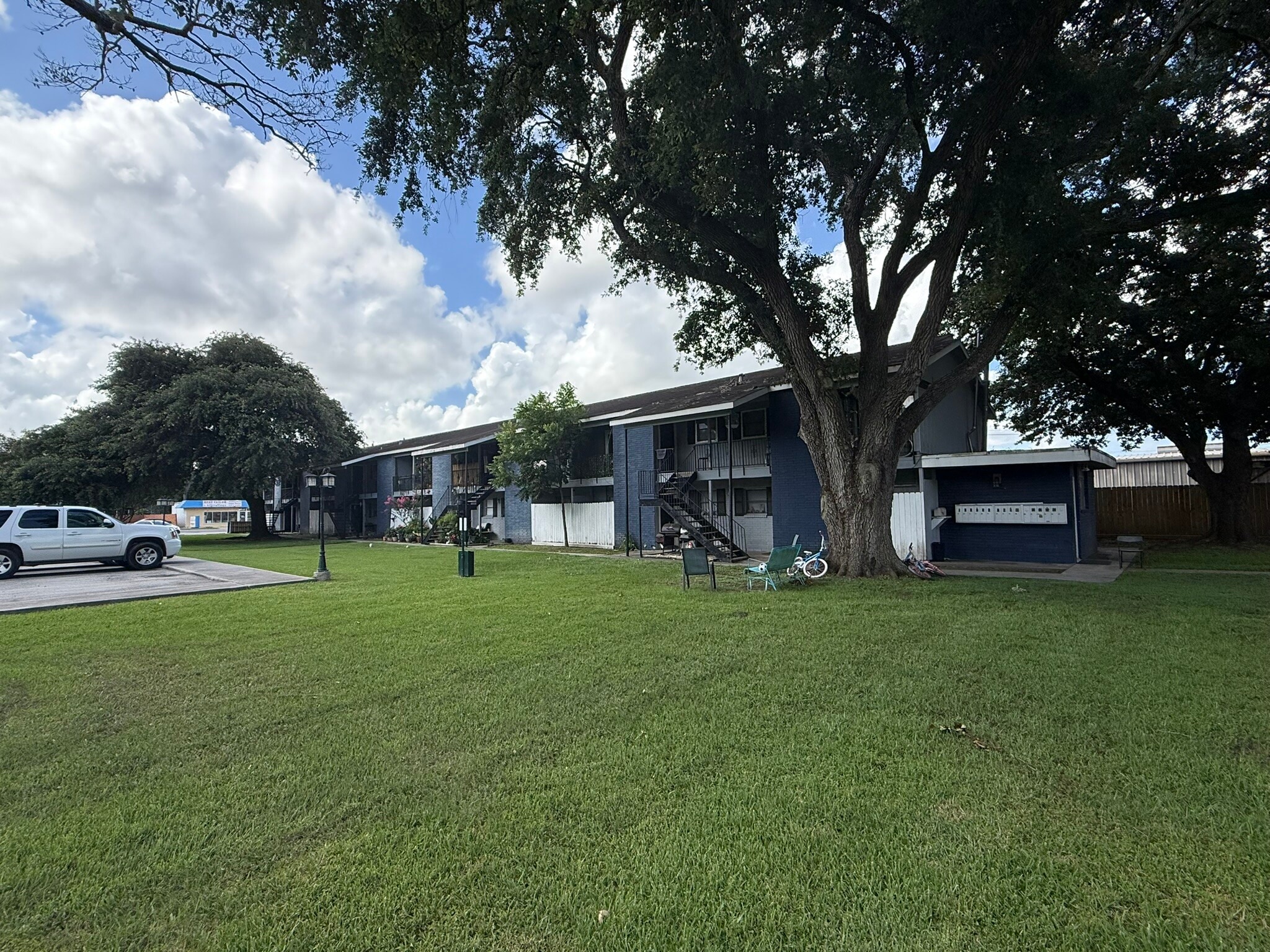 1101 E Main St, League City, TX for Sale