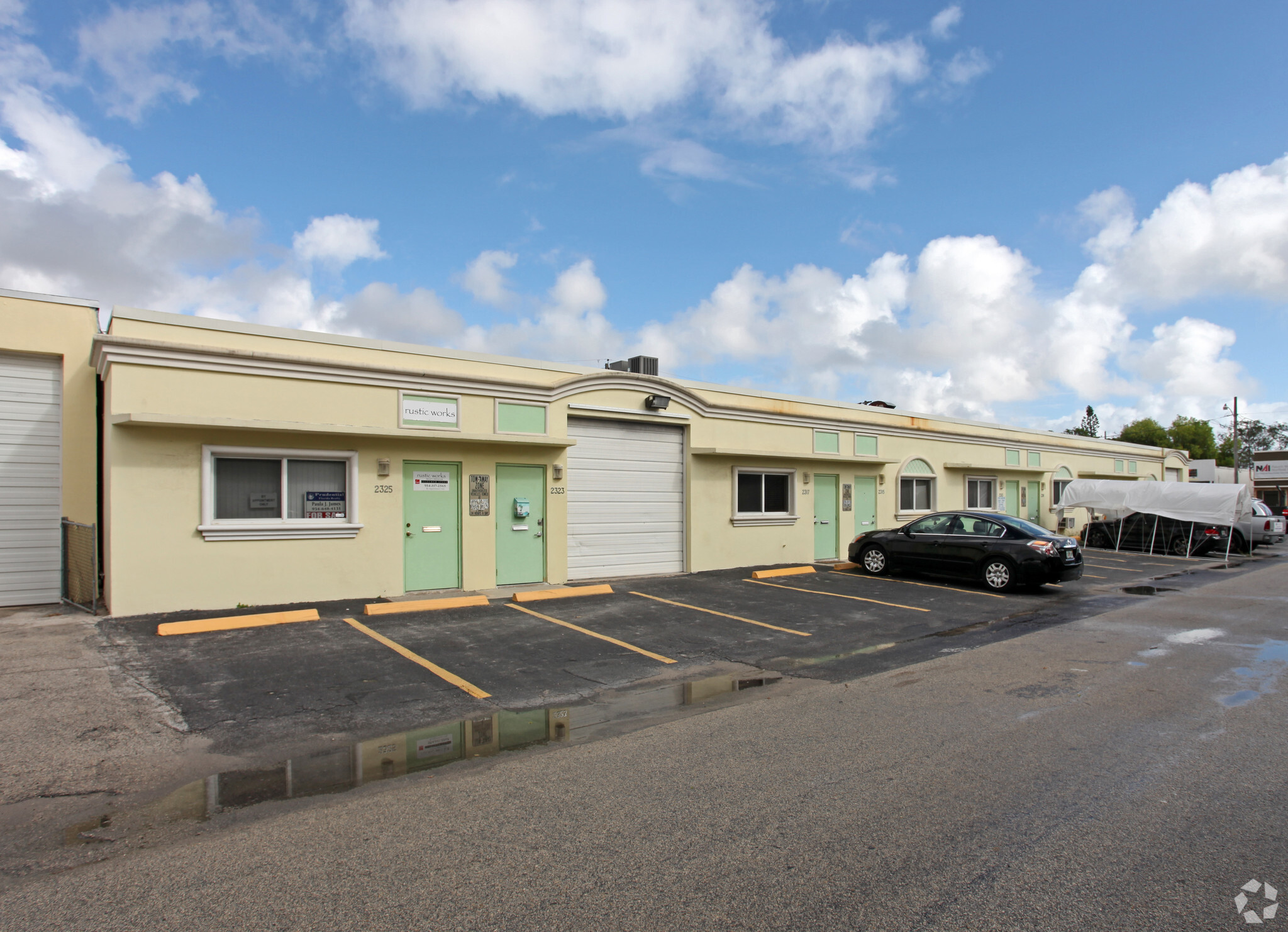2301-2325 NW 30th St, Oakland Park, FL for Rent