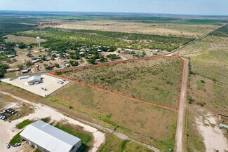 Charlotte, TX Commercial Land - 142 Burnett Ave