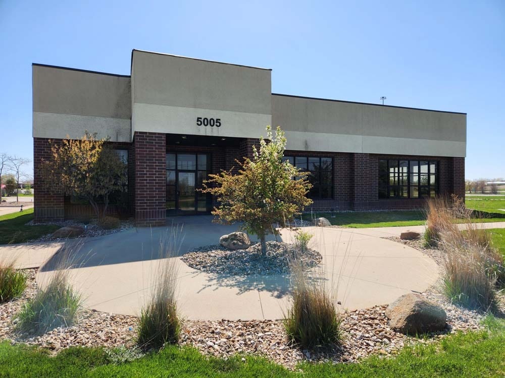 5005 Bowling St SW, Cedar Rapids, IA for Sale