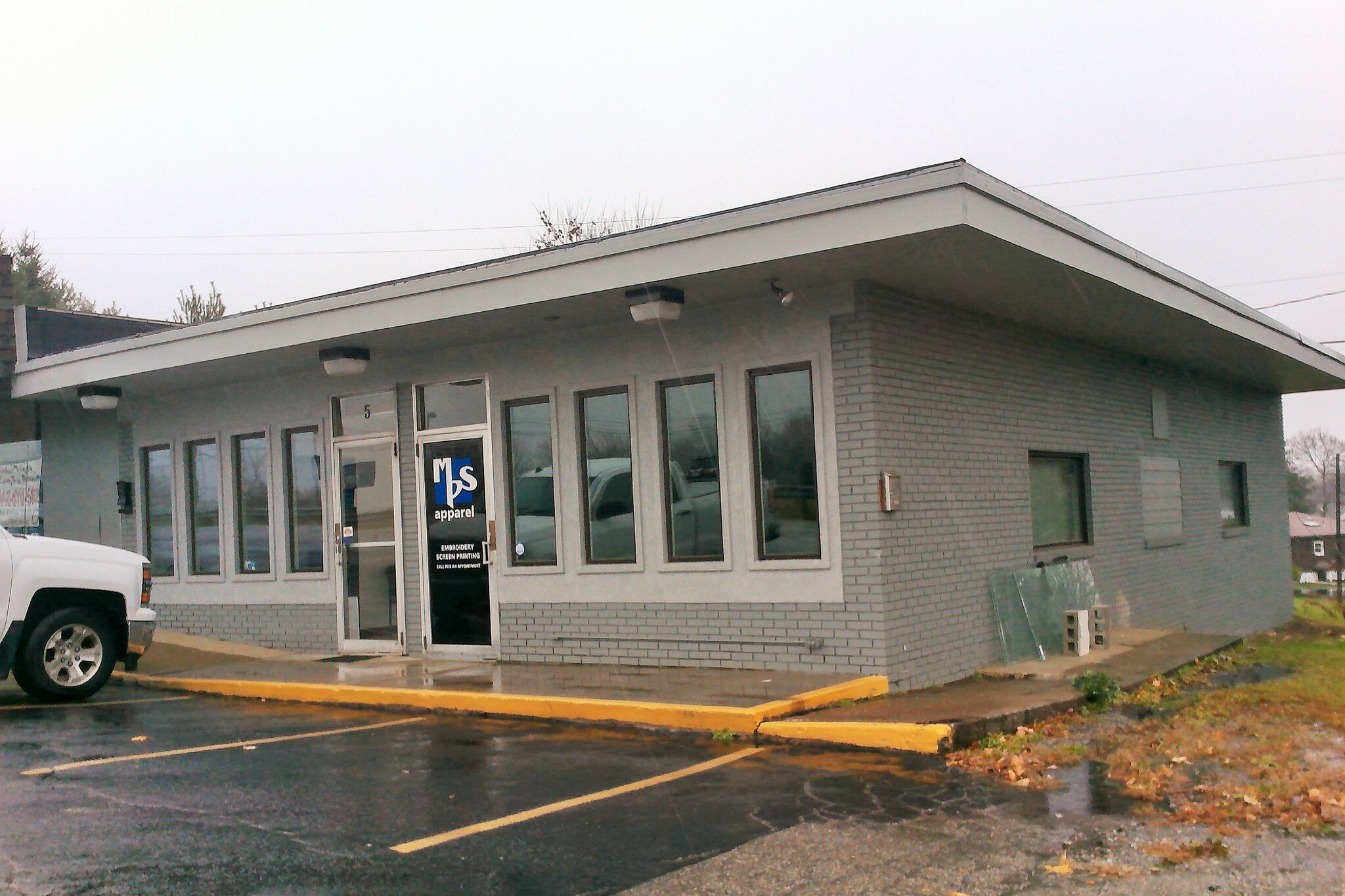 3 W Hempfield Dr, Irwin, PA for Rent