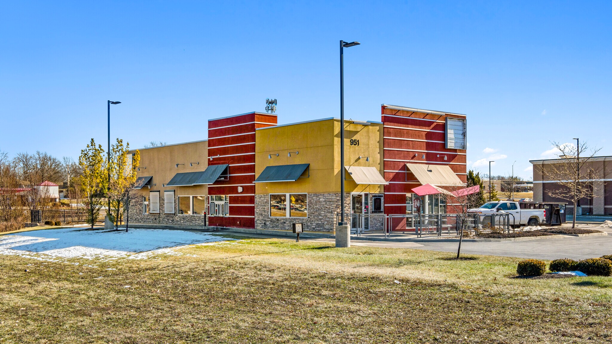 951 NE Sam Walton Ln, Lee's Summit, MO for Sale
