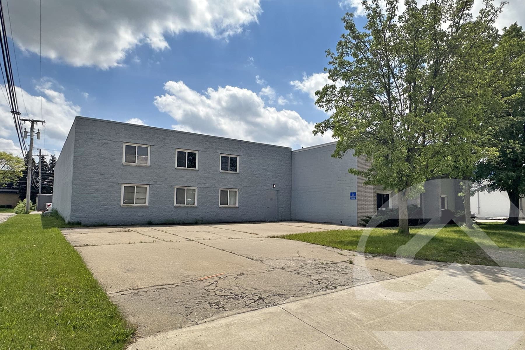 1090 Wheaton Dr, Troy, MI for Sale
