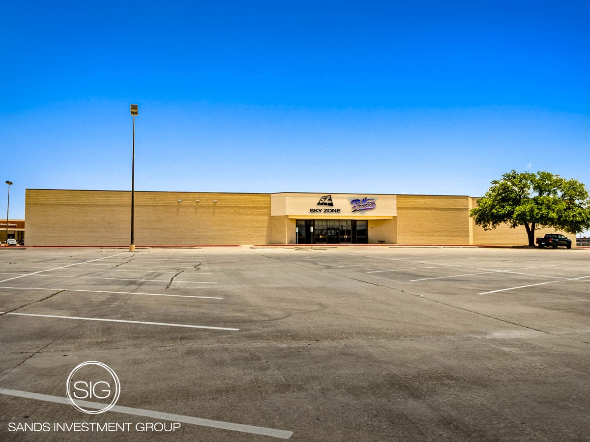 5050 W Waco Dr, Waco, TX for Sale