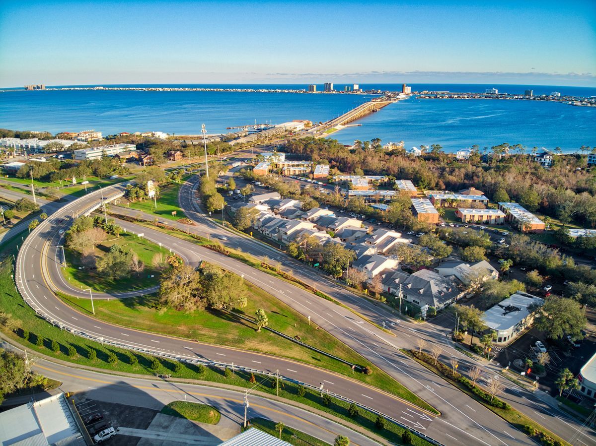 913 Gulf Breeze Pky, Gulf Breeze, FL for Sale