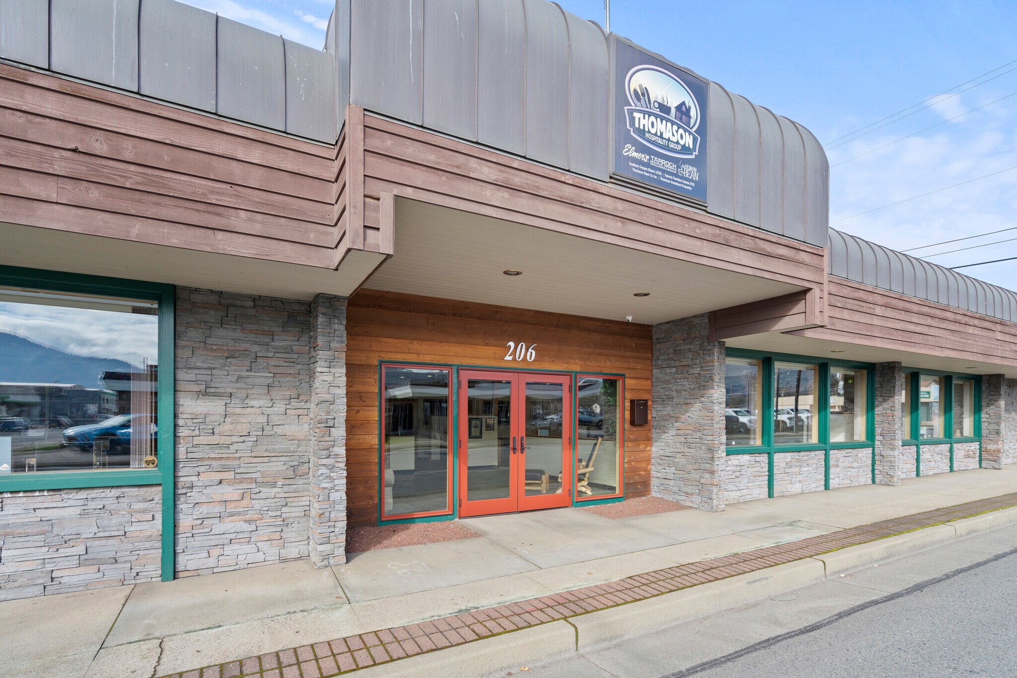 206 NE 7th St, Grants Pass, OR for Sale
