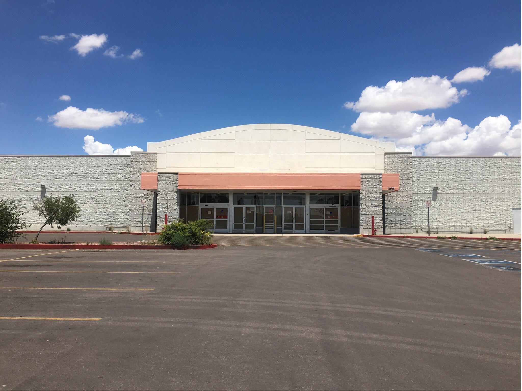 1205 E Pine St Deming, NM 88030 Retail Property for Sale on