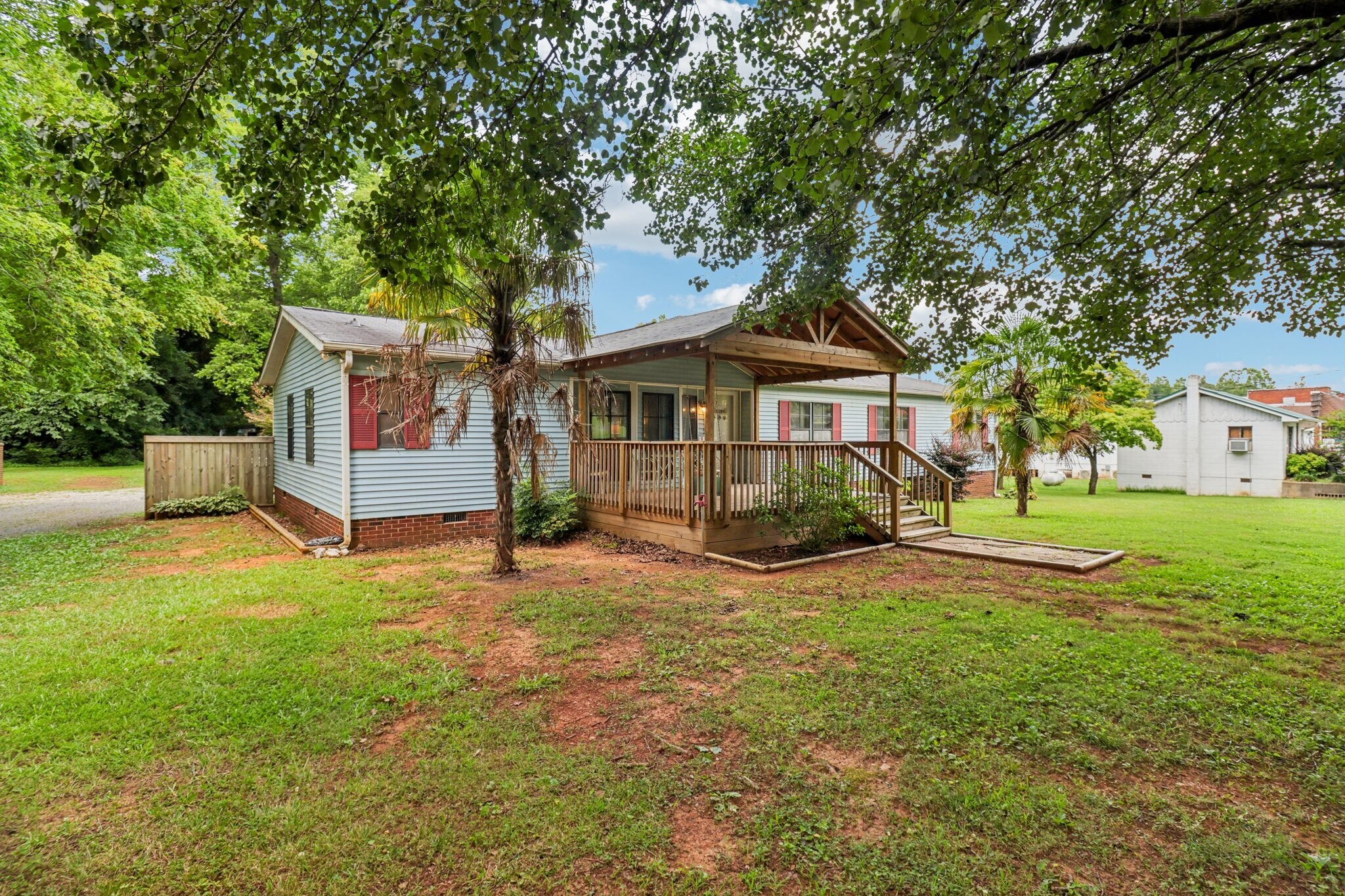 122 S Main St, New London, NC for Sale