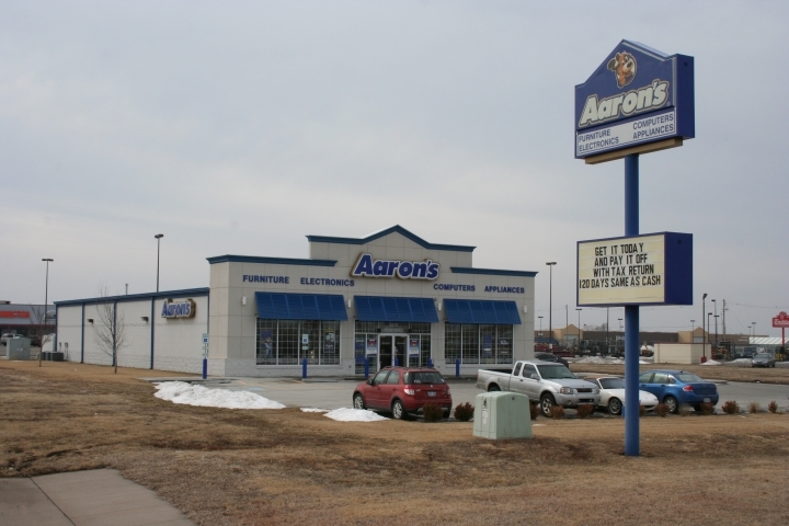 2210 E Kansas Ave, Mcpherson, KS for Rent