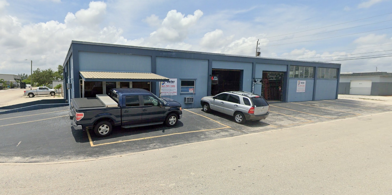747 Barnett Dr, Lake Worth, FL for Sale