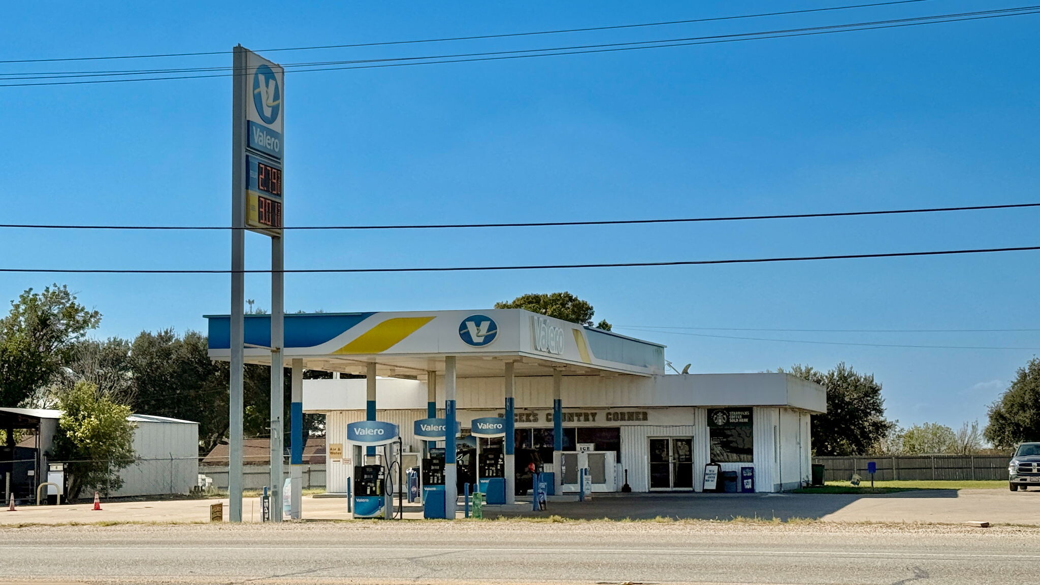 698 US Highway 77 N, Hallettsville, TX for Sale