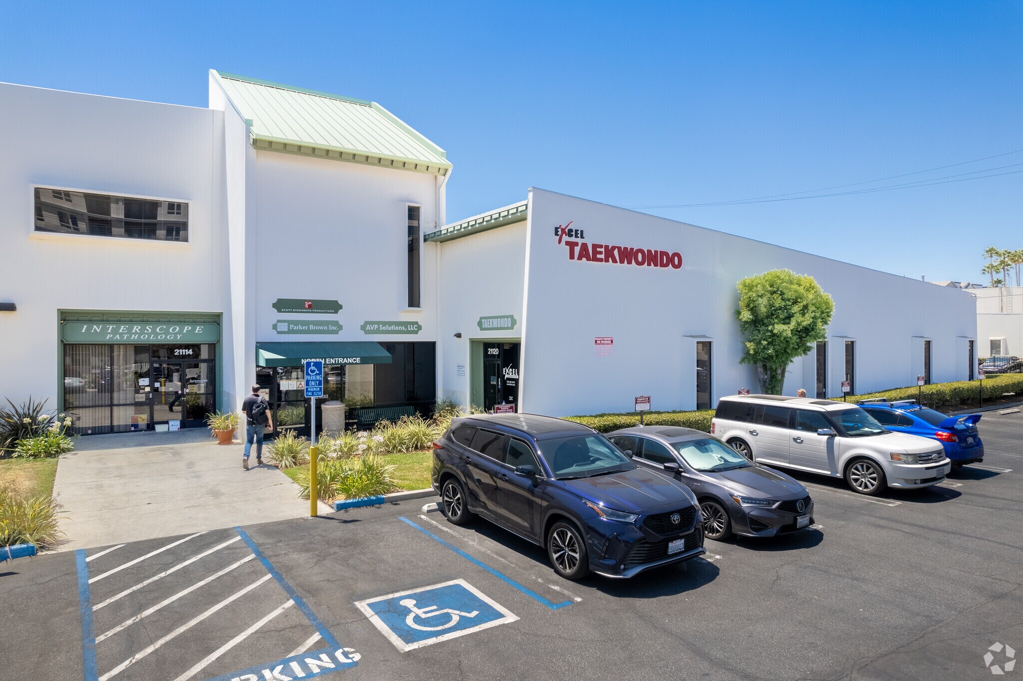 21110-21132 Vanowen St, Woodland Hills, CA for Rent