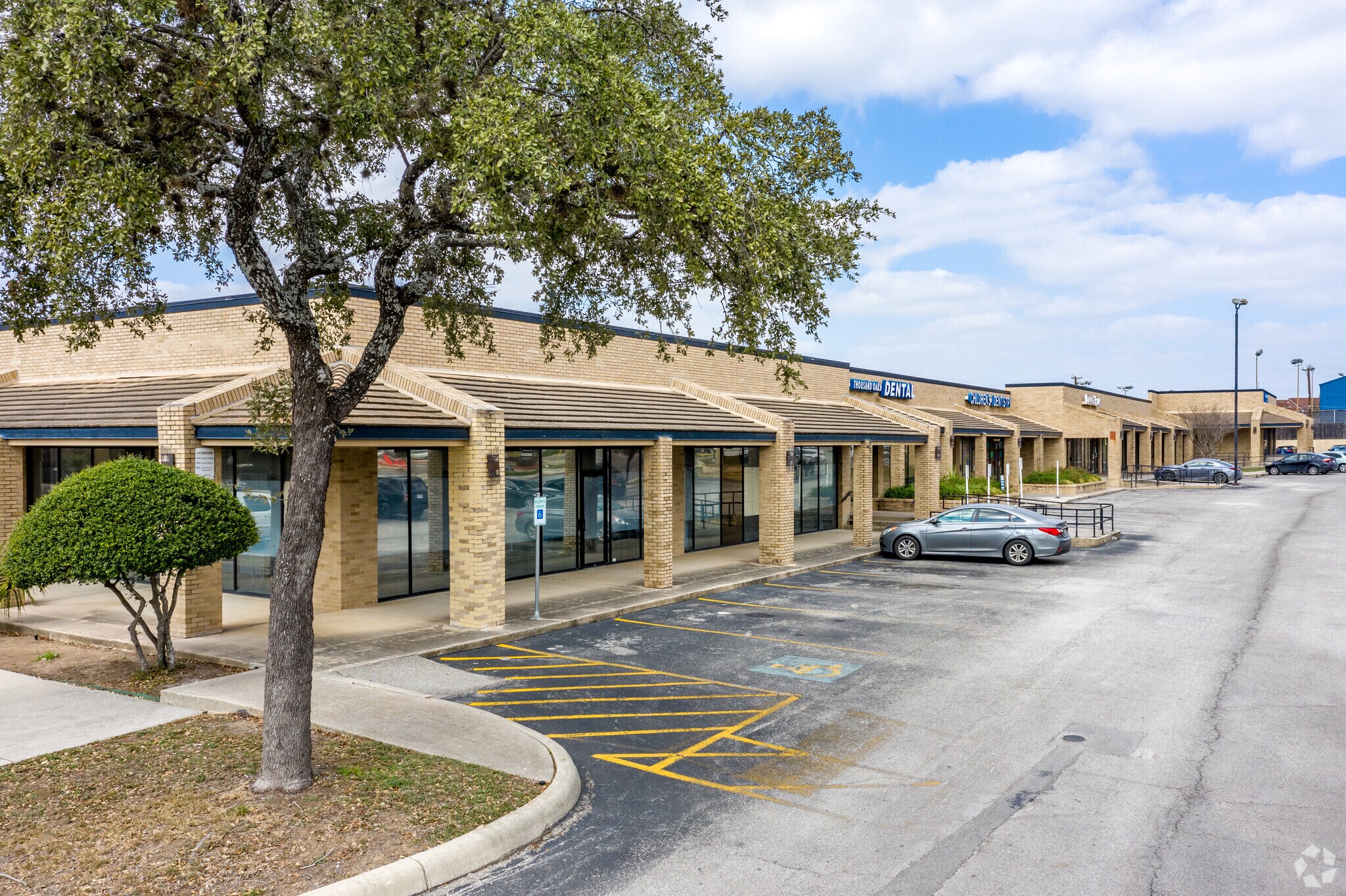 2235 Thousand Oaks Dr, San Antonio, TX for Rent