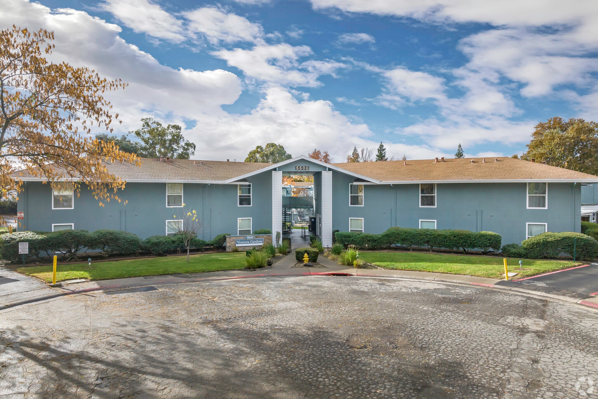 5500 Foothill Gardens Ct, Sacramento, CA for Sale
