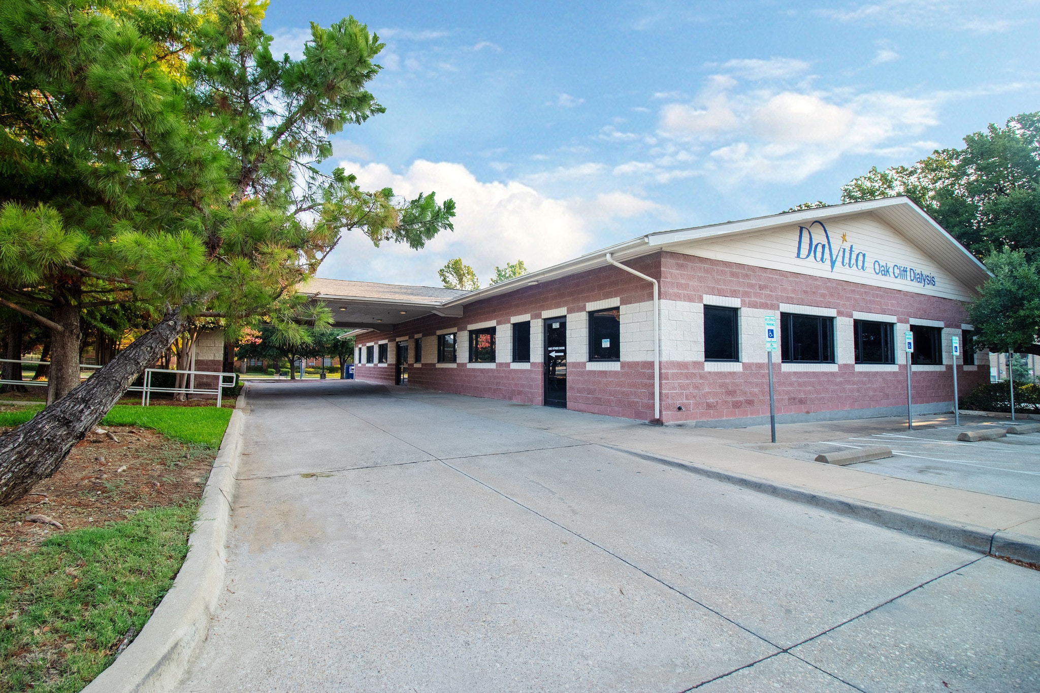 2000 S Llewellyn Ave, Dallas, TX for Rent