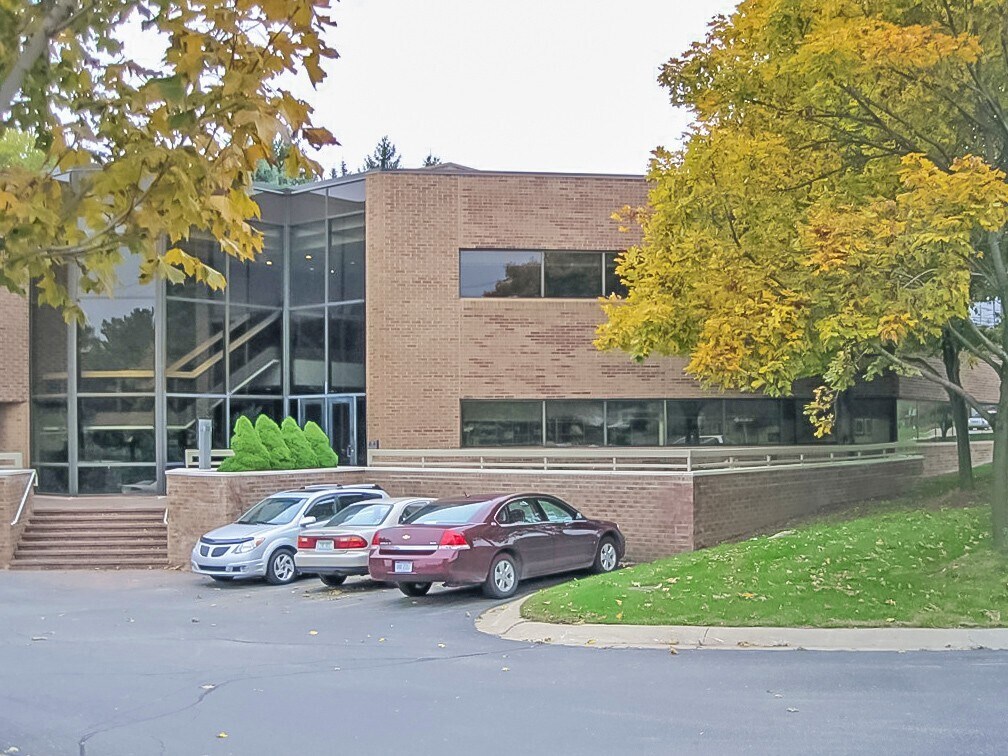 3883 Telegraph Rd, Bloomfield Hills, MI for Rent