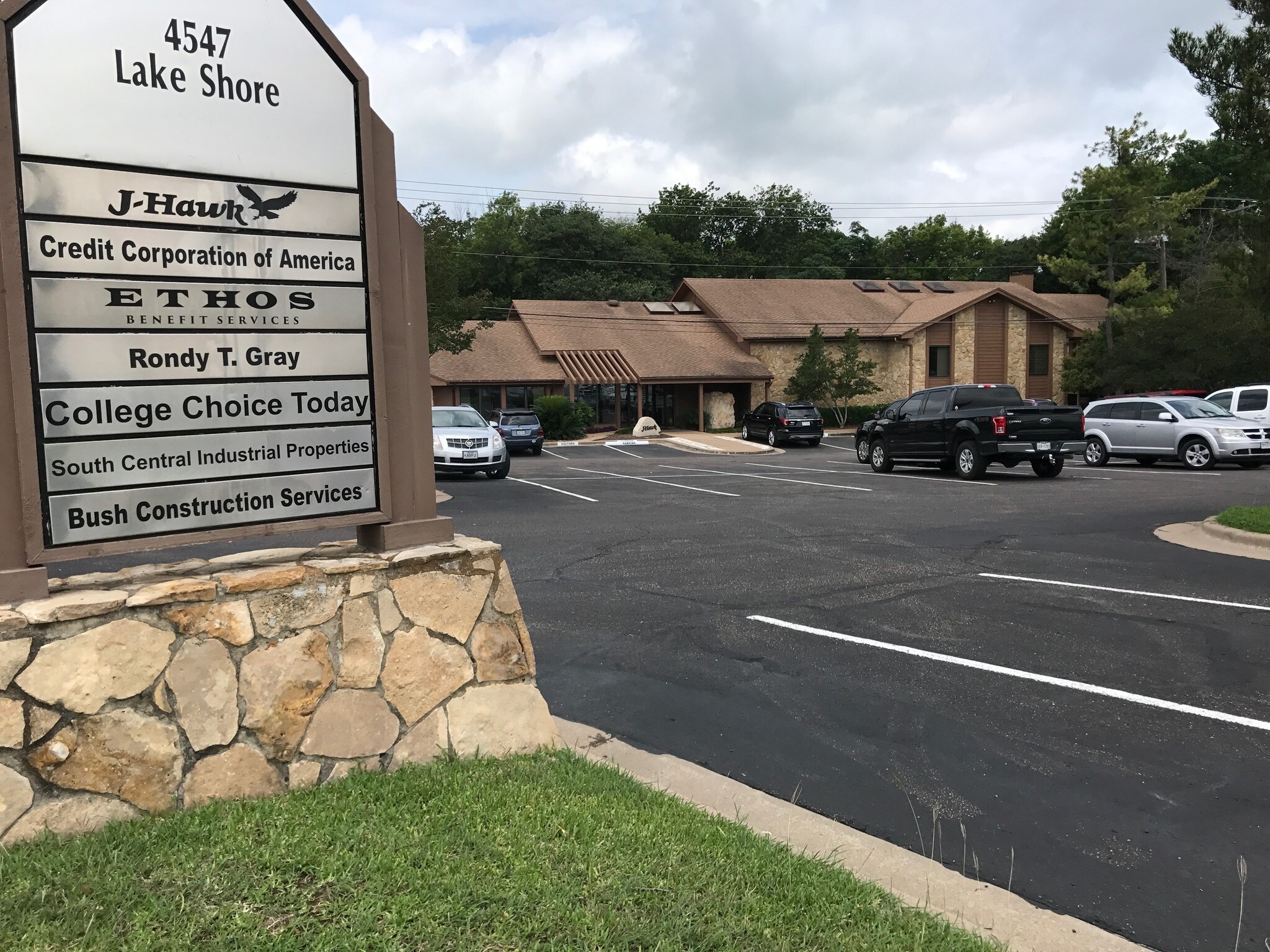 4547 Lake Shore Dr Waco, TX 76710 Office Property for Lease on