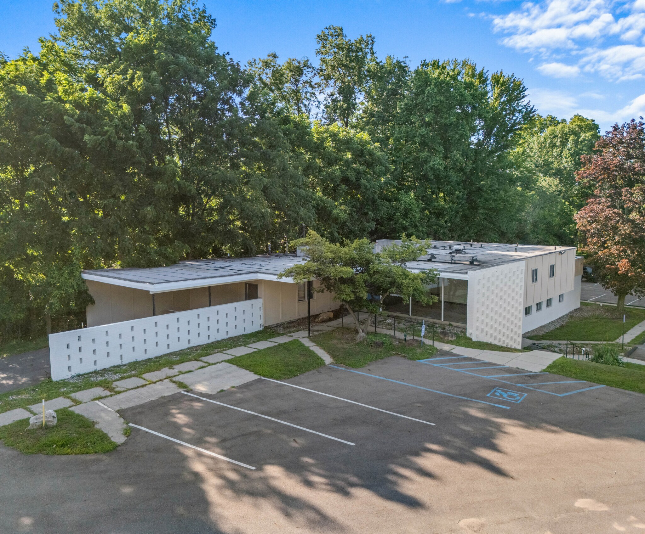 2532 Spring Arbor Rd, Jackson, MI for Sale