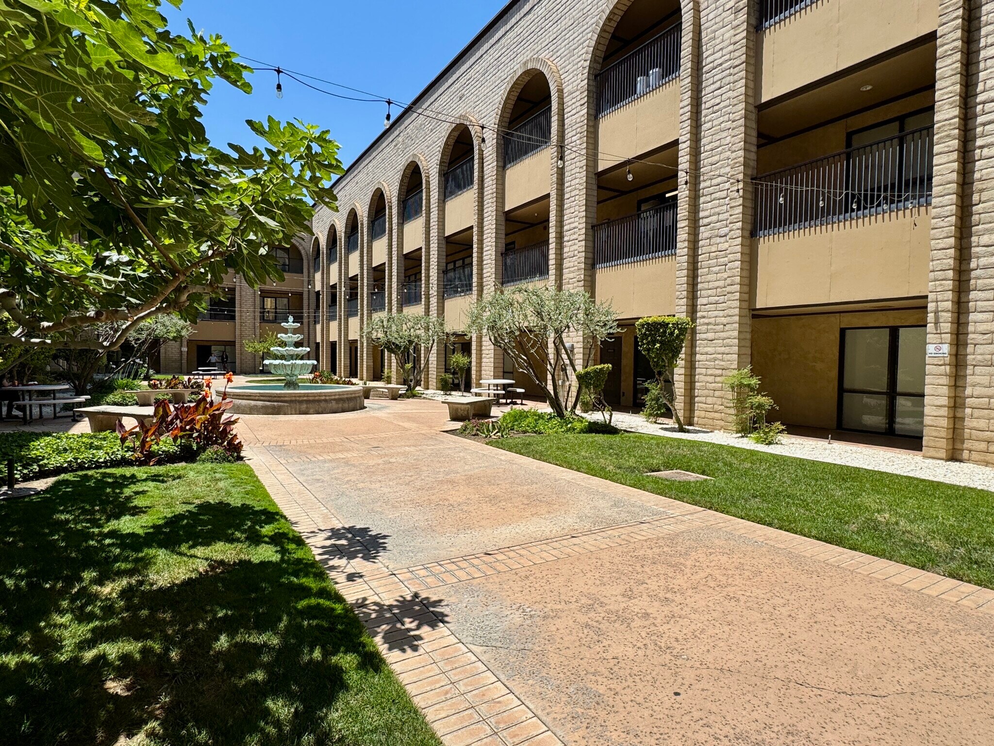 1900 Mariposa Mall, Fresno, CA for Rent