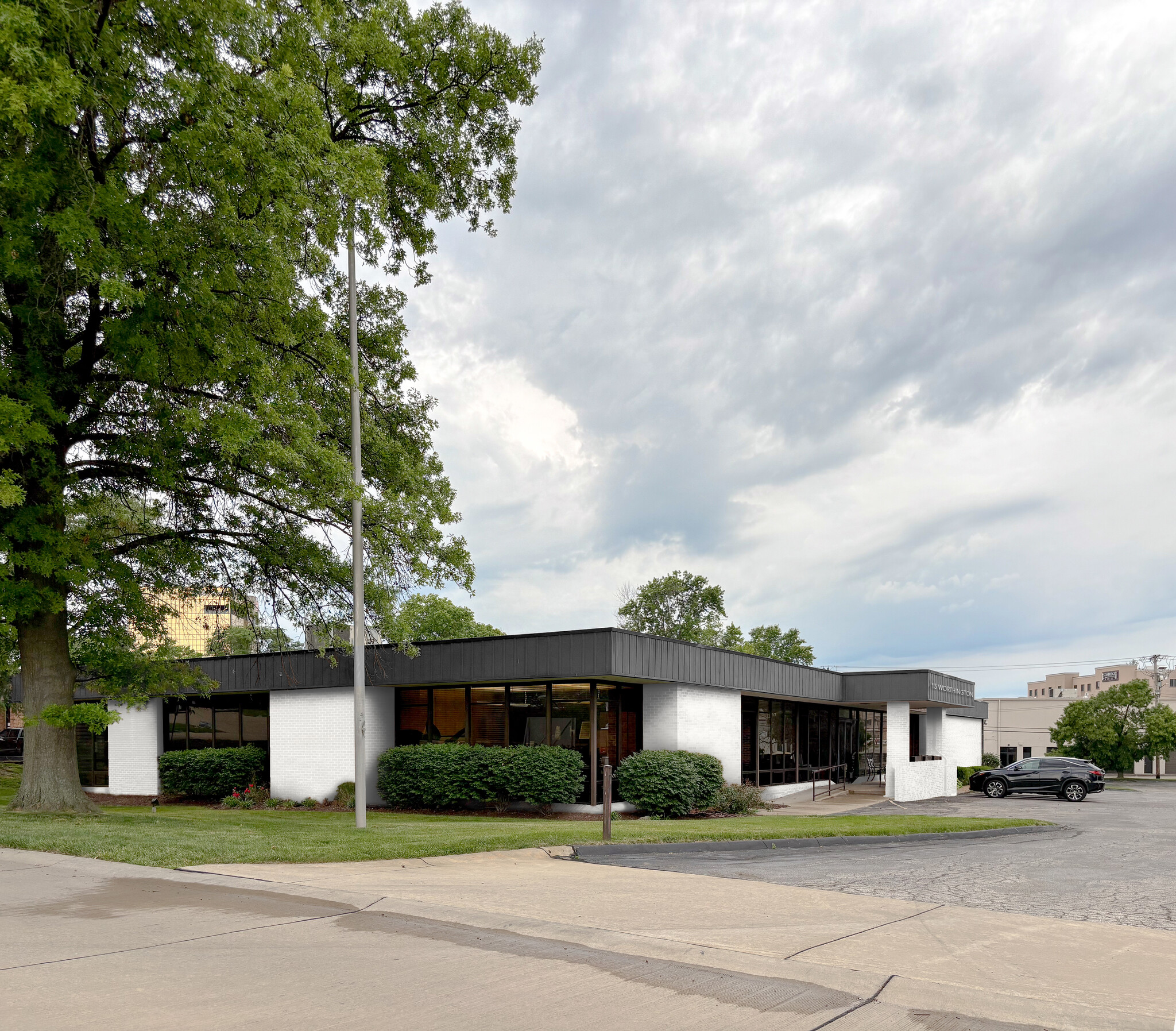 15 Worthington Access Dr, Maryland Heights, MO for Rent