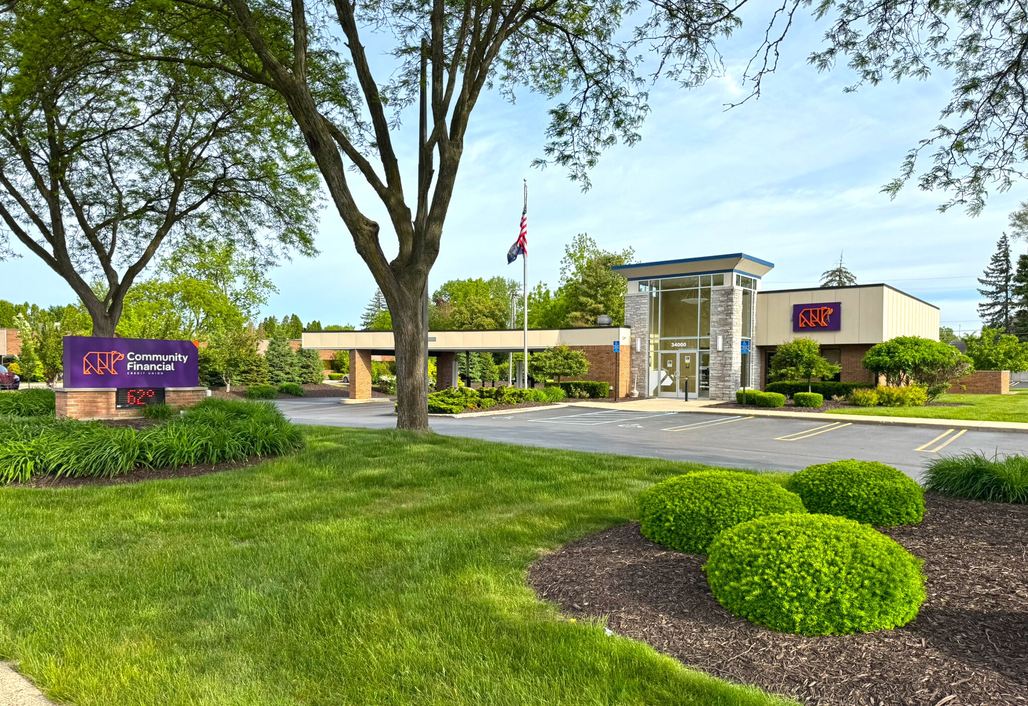 34000 W 7 Mile Rd, Livonia, MI for Sale