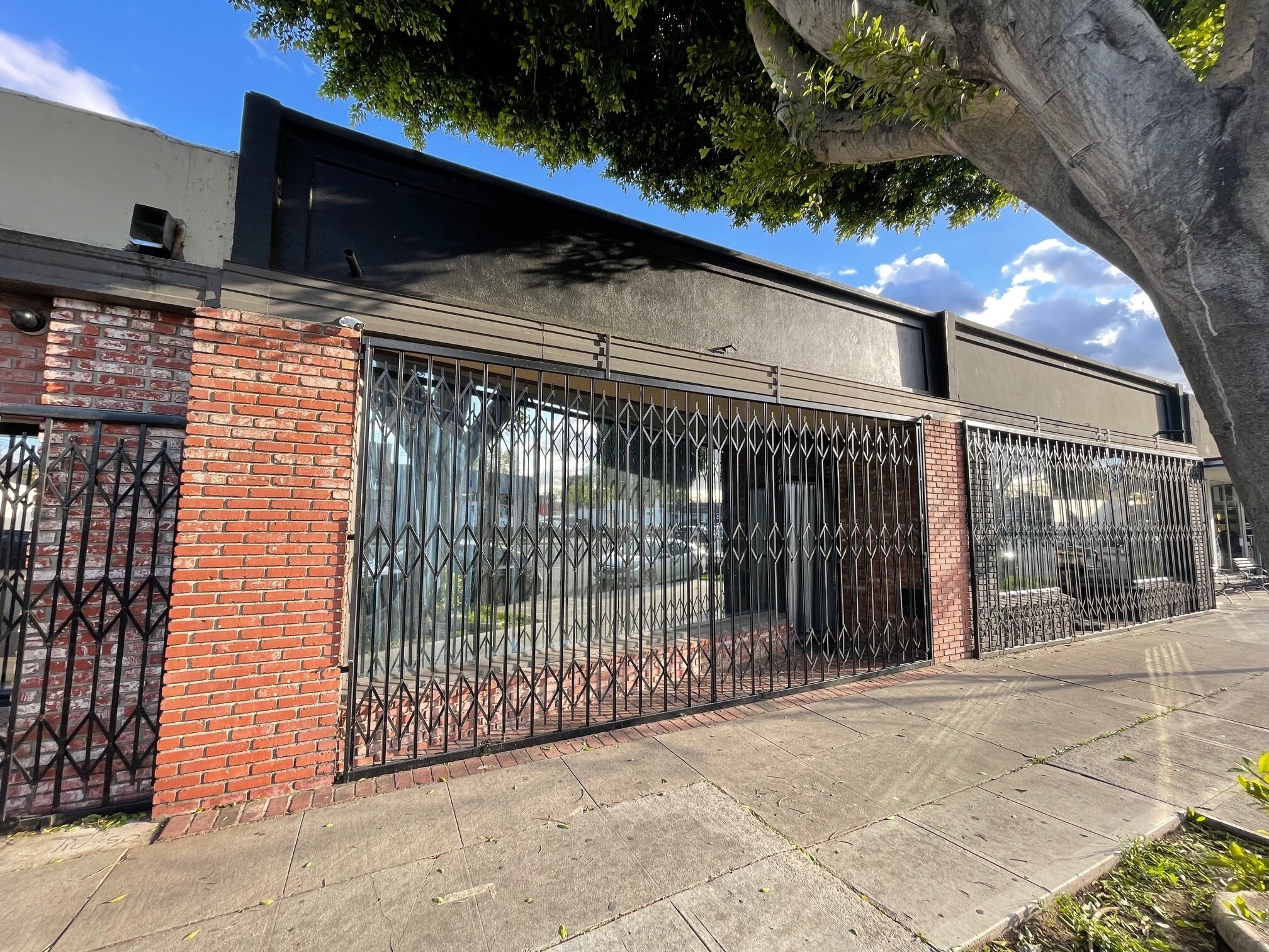 1610 W Magnolia Blvd, Burbank, CA for Sale