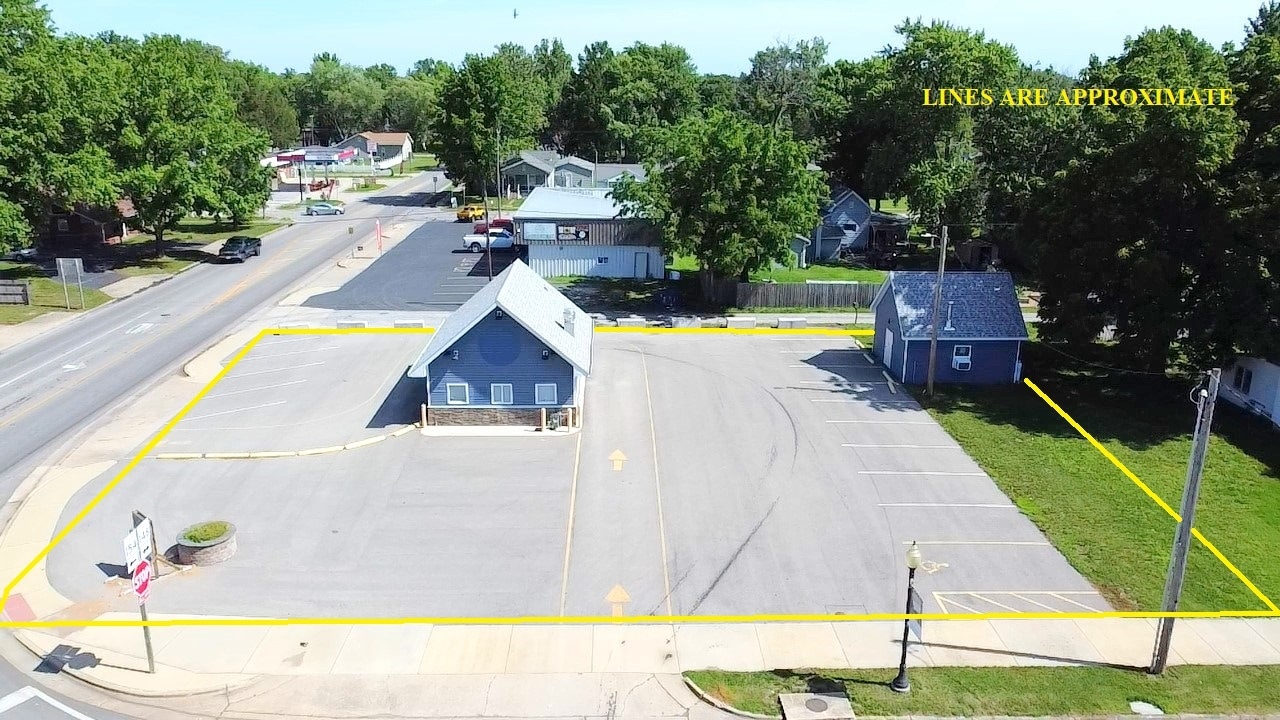 102 N Park St, Sesser, IL for Sale