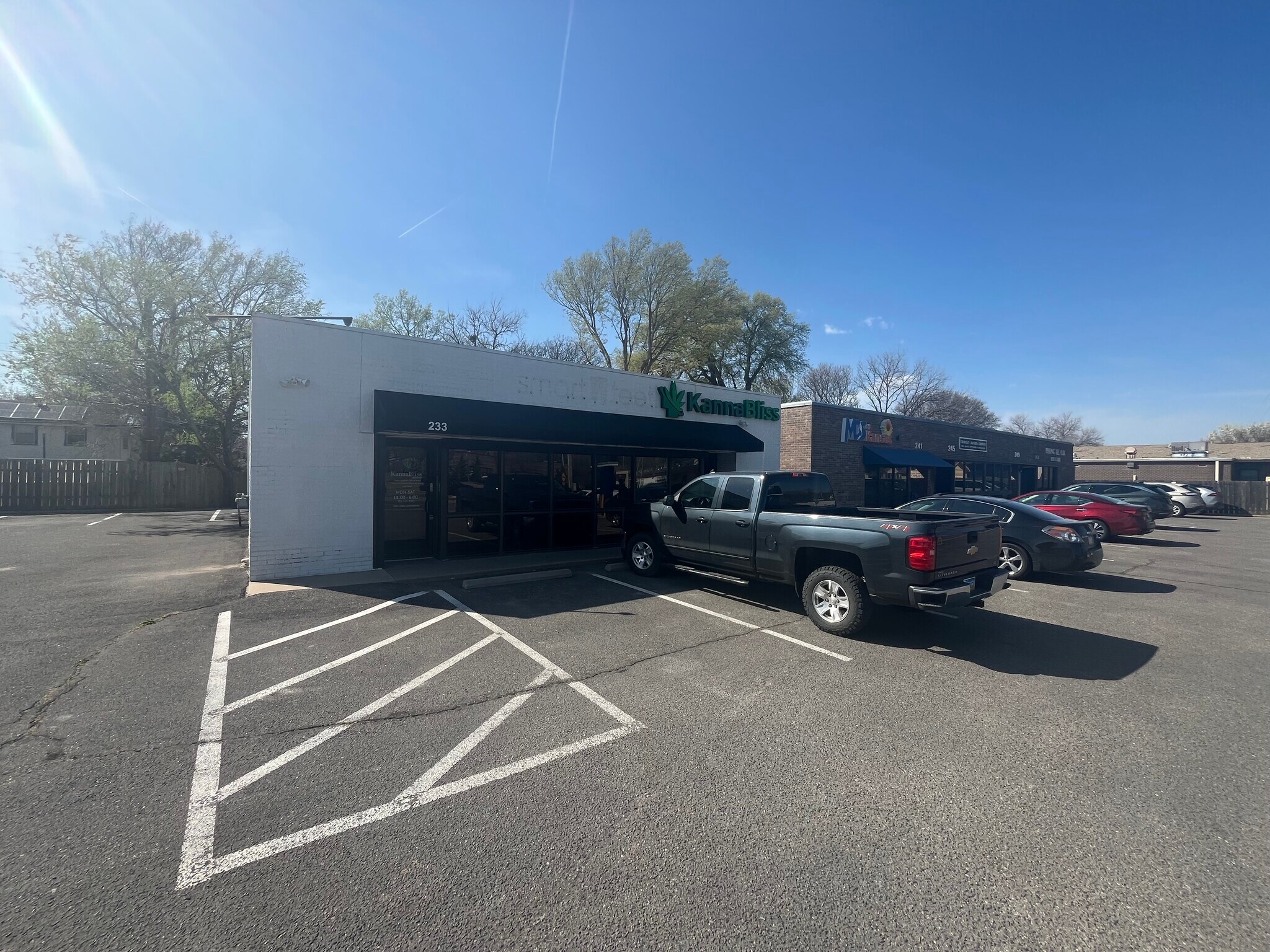 233 N Hillside St, Wichita, KS for Sale
