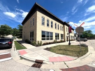 East Dundee, IL Freestanding - 220 N River St