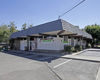 902 Oak Ln  